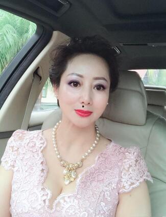 广东富婆女网红视频,广东富婆女网红炫富视频引发热议