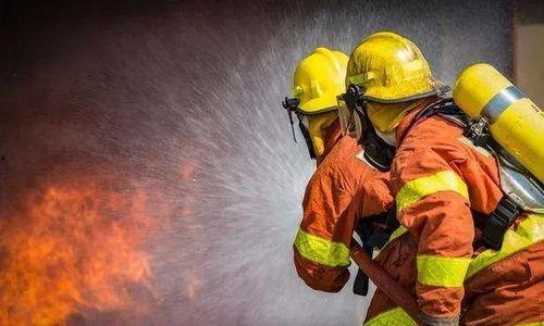 火灾消防员技能爆料视频,火灾现场生死救援全解析
